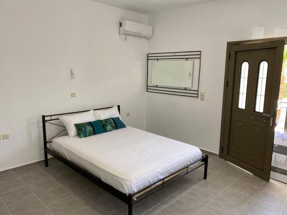 Central Areopolis Rooms Ареополис Экстерьер фото